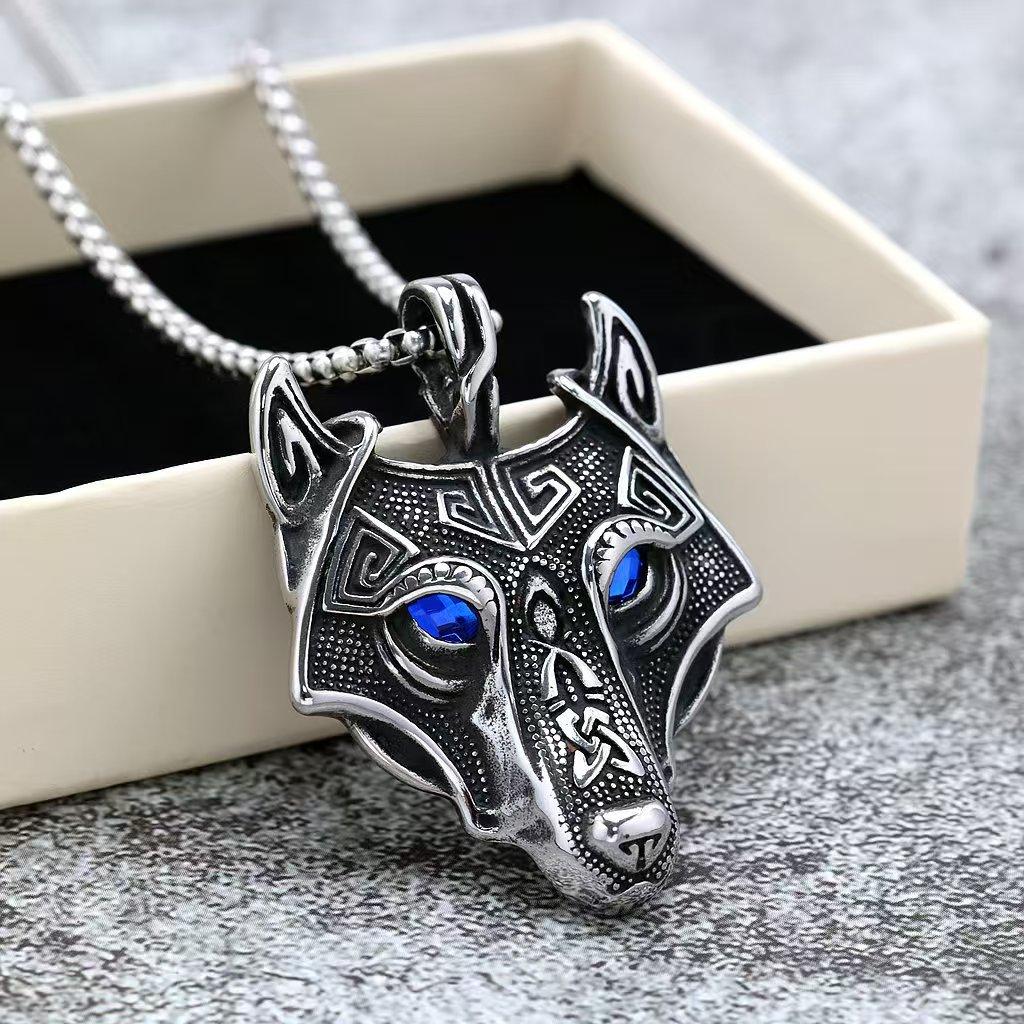 Viking Ice Field Wolf Head Necklace Nordic Metal Green Eye Wolf Head Men Handsome Rune Pendant Accessories