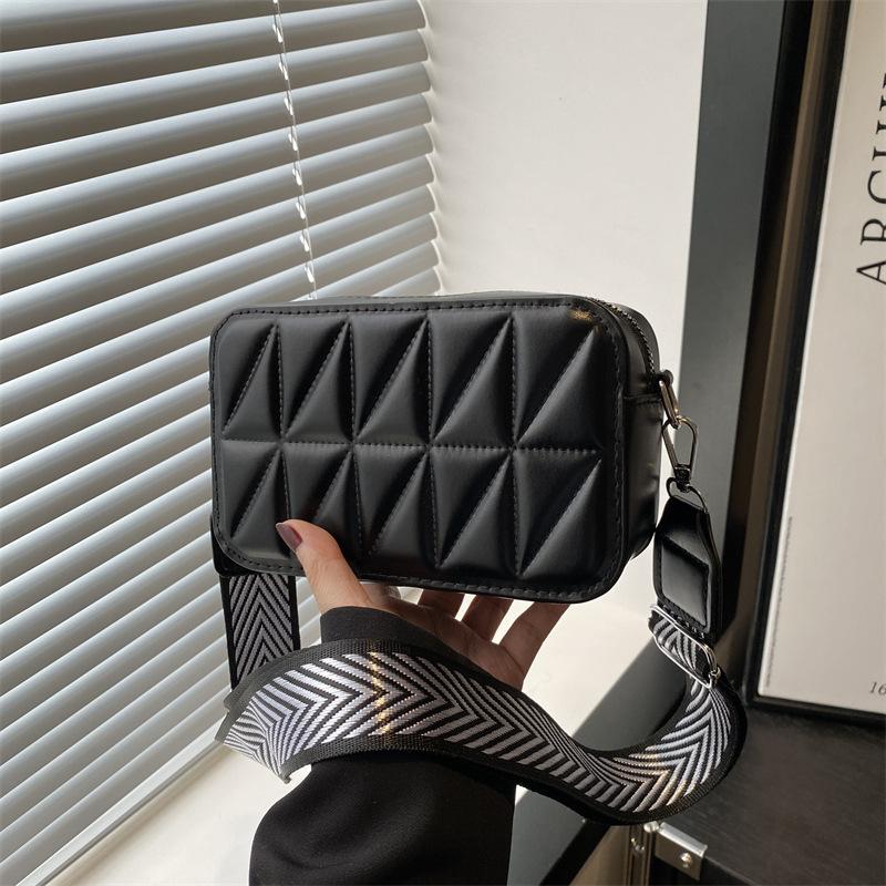 Summer new fashion casual diamond wide shoulder strap trend versatile simple shoulder messenger bag