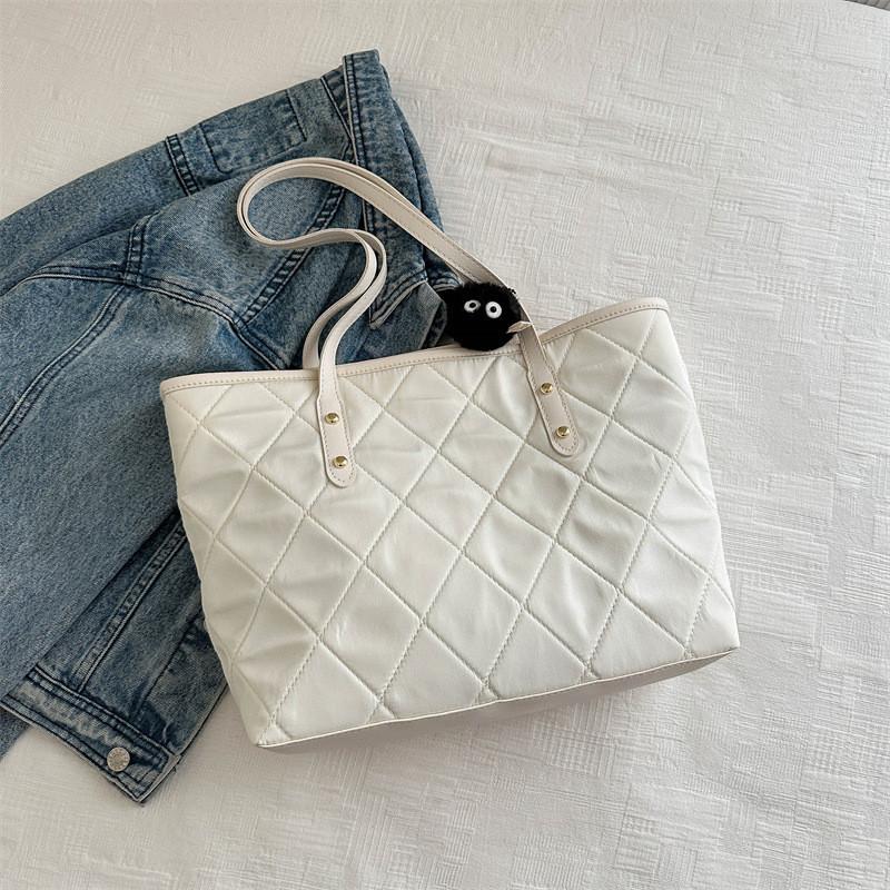 

Stylish Large Capacity Women s Single Shoulder Bag With Street Fashion Vibes білий