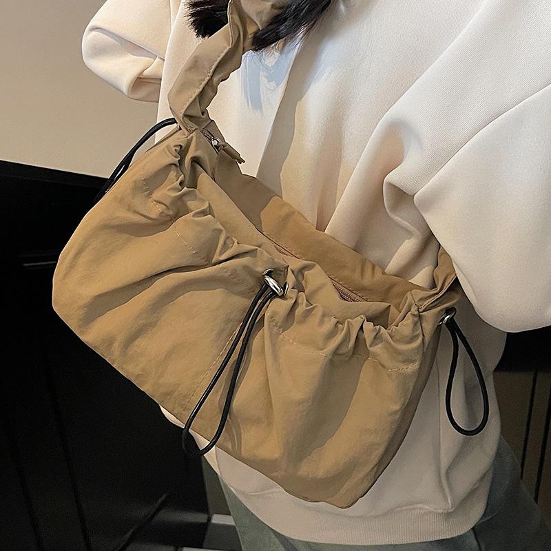 Koreanische Ins Kordelzug Falten Wolken Tasche Frühling 2026 Neu Leichte Nylon Schulter Umhängetasche