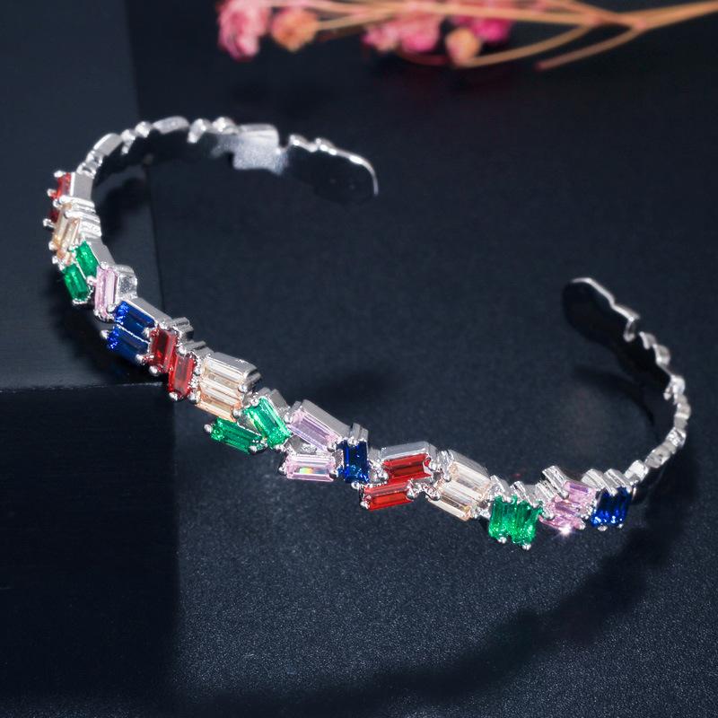 S0156 Schlichtes, unregelmäßiges Zirkonia-Armband mit Stiftanhänger, Damen-Handschmuck