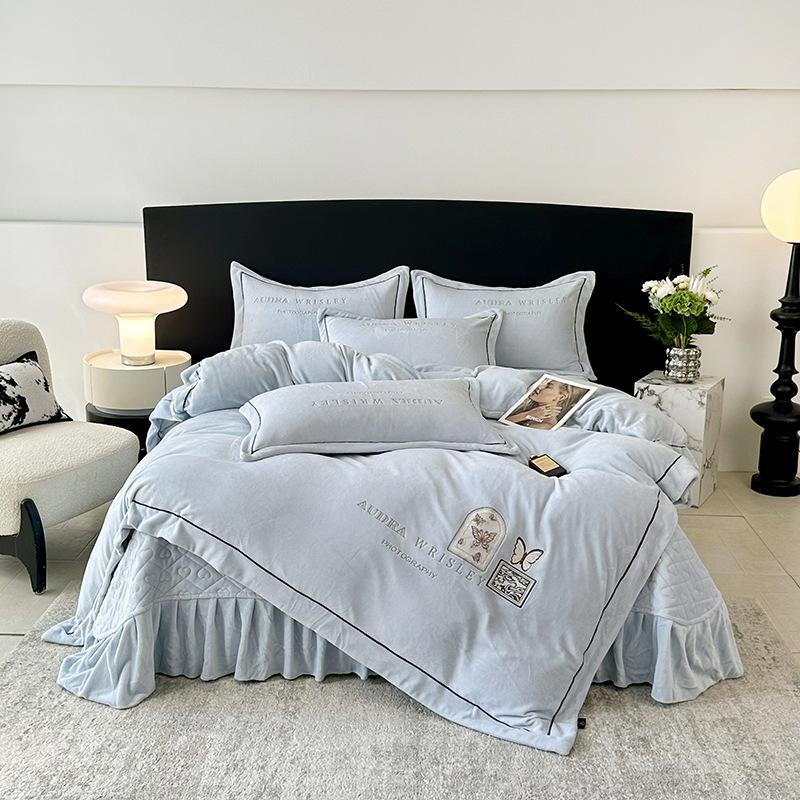 

Утолщенный Молочный Флис Покрывало Вышитое Ручной Работы Цветок Теплый Комплект из Четырех Предметов - Каждый для Кровати 1,5 м 2.0m Cover 4pc