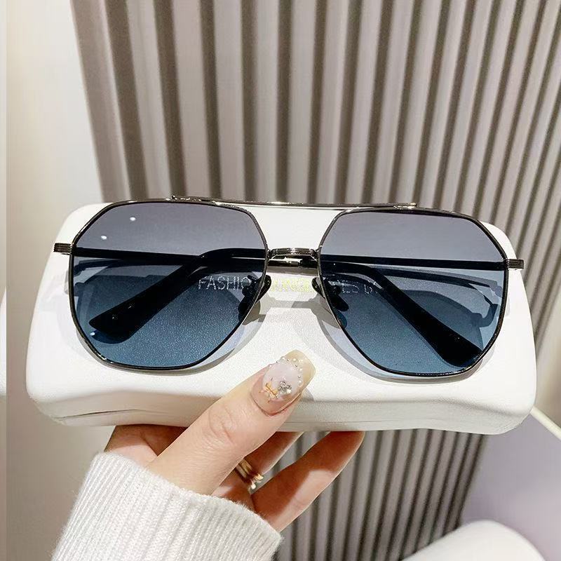 Non-polarized Oversized Vintage Sunglasses Men Women Use Day and Night Shades Eyewear Double Bridge Driving Night Vision Sun Glasses
