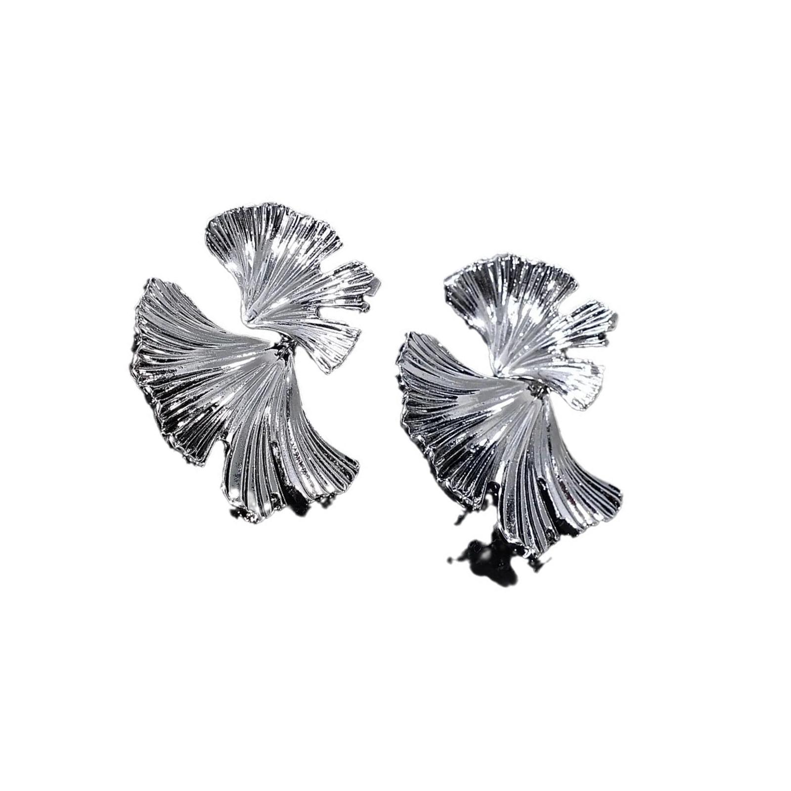 

Delicate Ginkgos Leaf Earrings Alloy Fashion Accessories Party Wedding Ear Studs Suitable for Casual or Formal Occasions