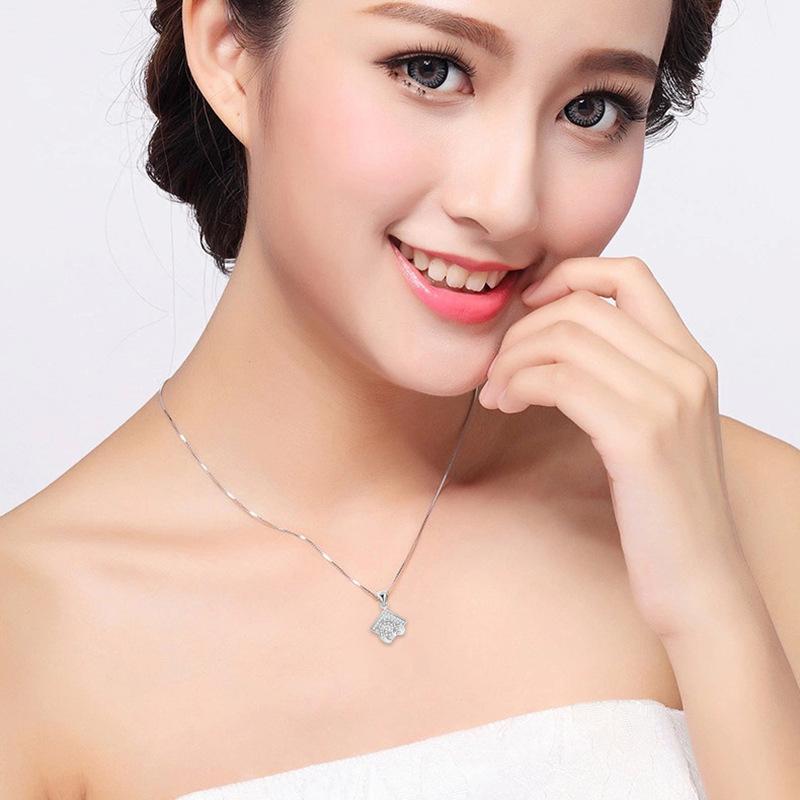 Pure Necklace for Women's Love Heart Pattern Heart-shaped Diamond Pendant Inlaid with Diamond Collarbone Chain