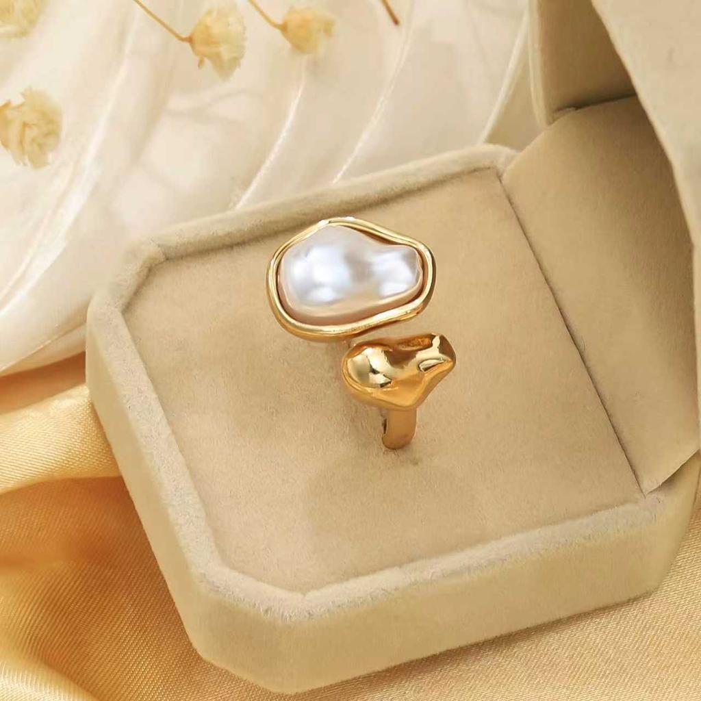 Trendy spesialformet perlesett, retro luksus temperament halskjede, øredobber, ringsett.