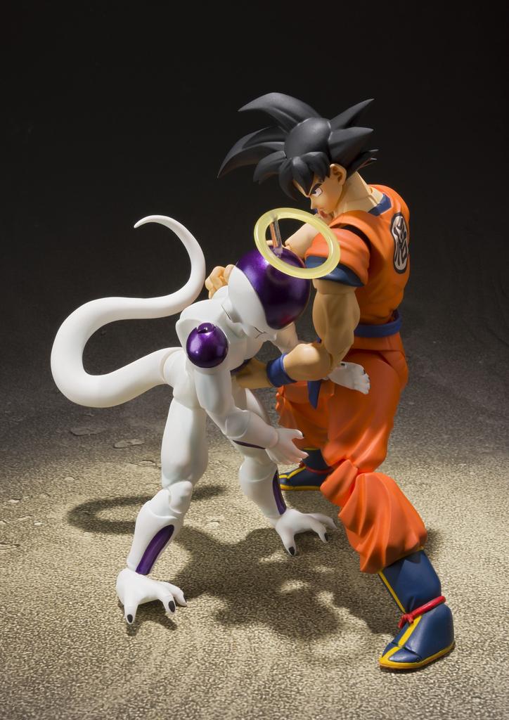 TAMASHII NATIONS Dragon Ball Son Goku Saiyajin, auf der Erde aufgewachsen, 140 mm, bemalte bewegliche Figur, SHFiguarts – ca.. ABS und PVC
