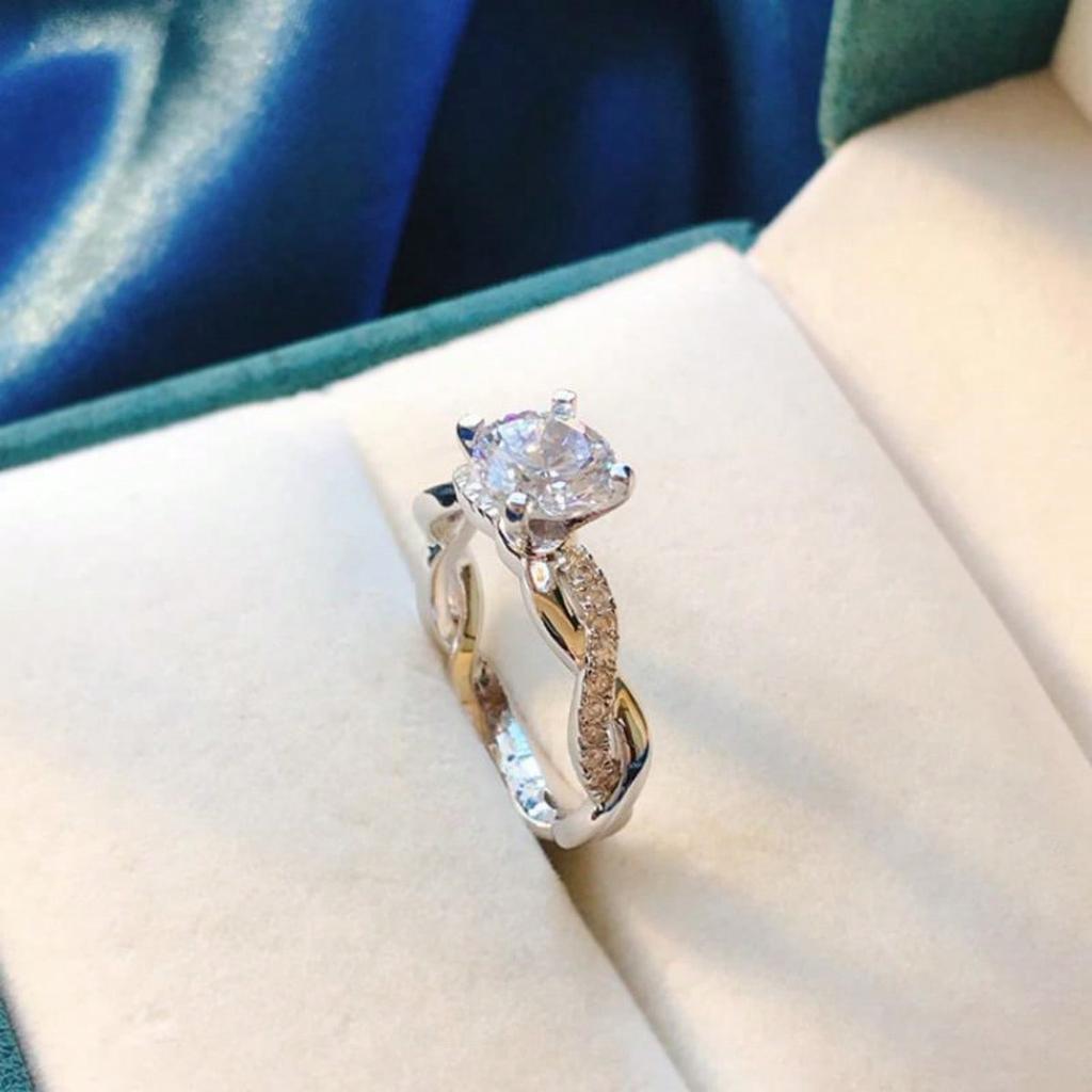 Princess Square Ring with Twisted Cross Settings, Women's Fashion