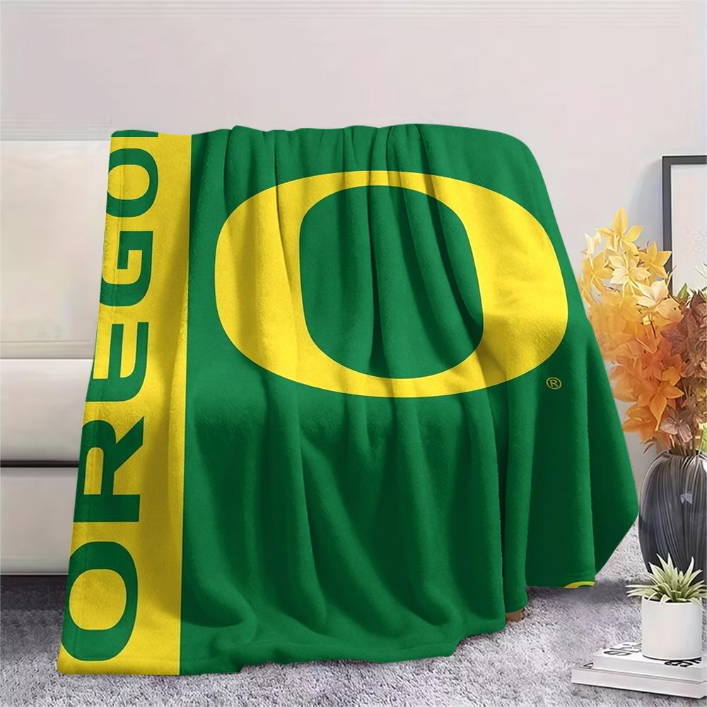 Oregon Ducks Print Flannel Blanket High Quality Warm Comfortable Cover for All Seasons Perfect for Gifts Home Decor