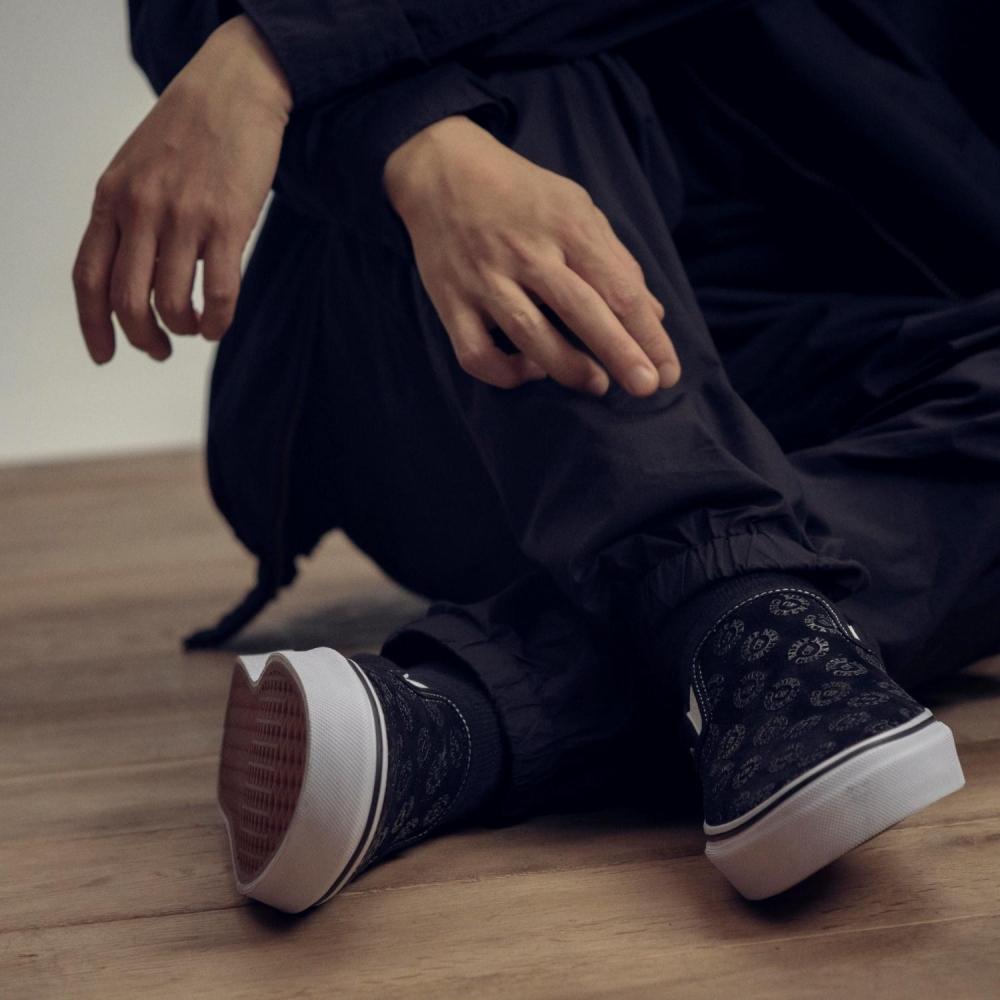 Vans Slip On V98cf Bump Black Black