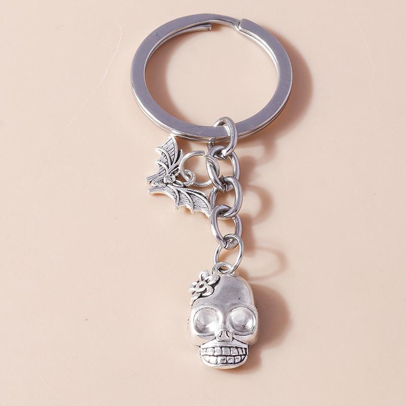 

Cool Stainless Skull Hand Keychain Halloween Skeleton Claw keyring Pendants for Men Women Key Holder Handbag Decor Jewelry Gifts