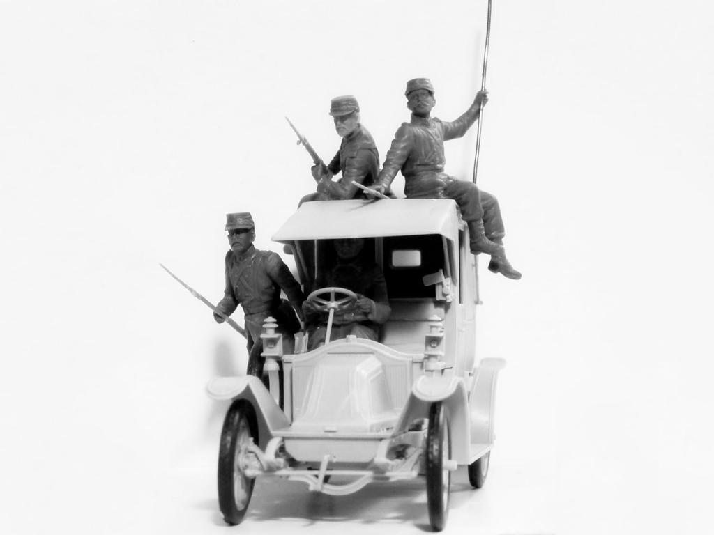 ICM French Army Renault Taxi with French 1914 Battle of the Plastic Model Kit 35660 1/35 Infantry, Marne,