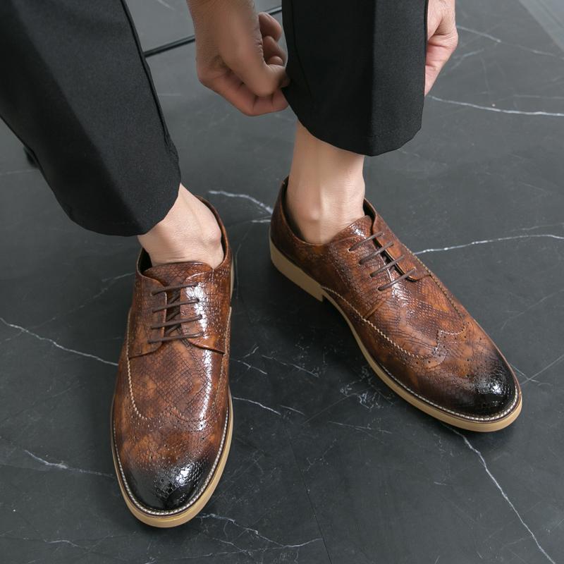 Fashion Black Brogue Business men's leather shoes Classic British Fashion Styles Formal party or wedding Handsome adult shoes 38-47