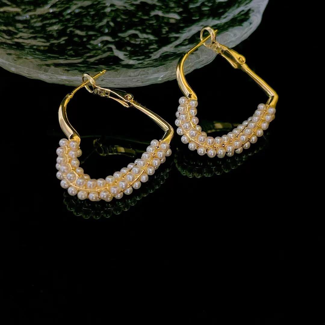 Korean fashion exquisite pearl love earrings women, silver needle light luxury niche design earrings earrings 925 silver needle