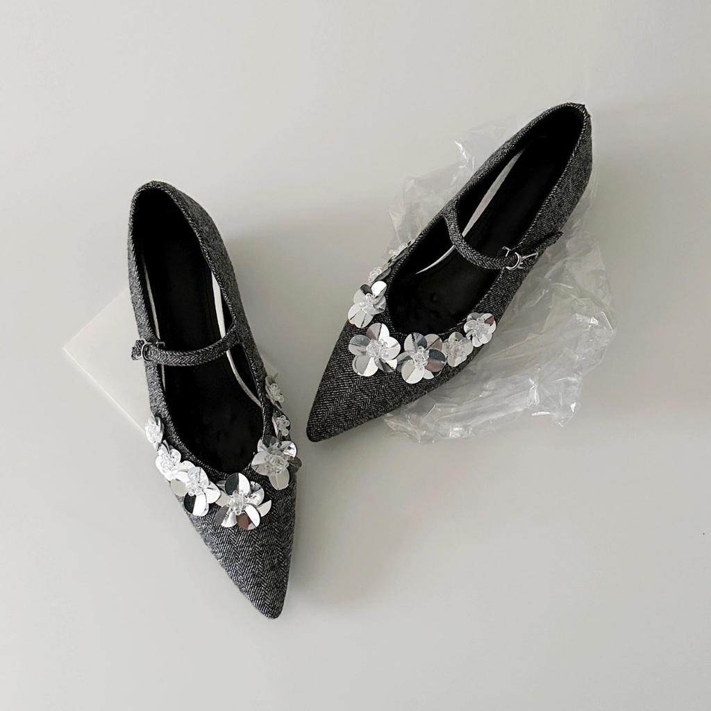 Sheepskin version~ Japanese sequined flower shallow mouth temperament Mary Jane shoes women's new French inner height-increasing pointed single shoes