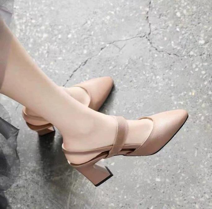Pointed high-heeled bag head sandals women's summer new outer wear 2025 rear empty word with thick heel versatile single shoes