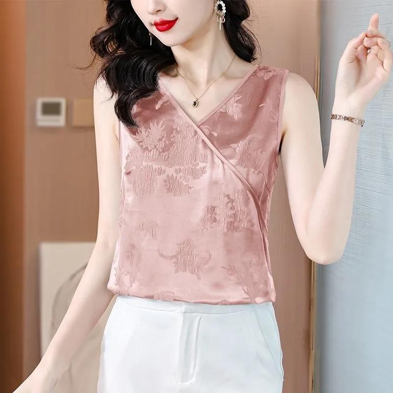 Damen ärmelloses Tanktop im chinesischen Stil Jacquard Acetat Satin V-Ausschnitt Kreuzdesign Lockerer Schnitt Vielseitig zum Schichten oder solo Tragen