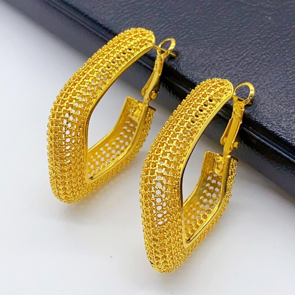 Dubai Bridal Jewelry 24K Gold Plated Earrings Exaggerated Vintage Nigerian Ladies Personalized Simple Earrings 2026