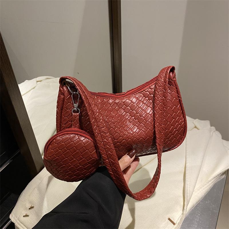 Niche woven bag women's spring popular crossbody bag foreign style fashionable and elegant one-shoulder underarm bag