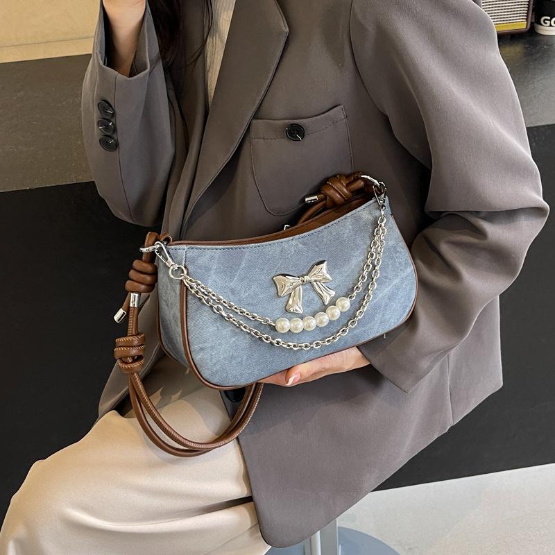 2025 Trendy dámská kabelka z PU přes rameno s motýlkem do podpaží pro každodenní použití