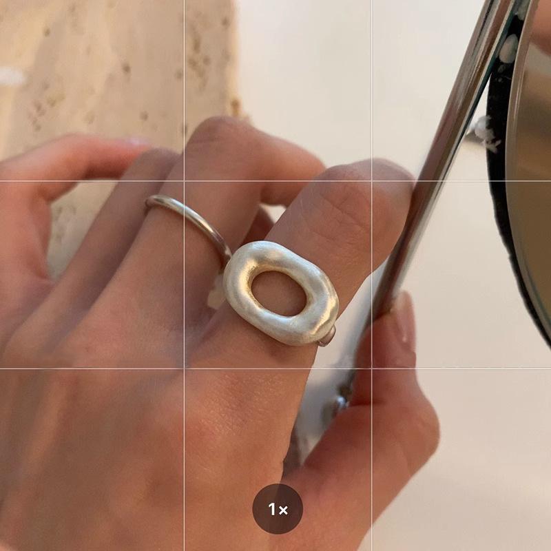 Classy Contemporary And Korean Inspired Ring For Women With A Chic Geometric Open Design Circle
