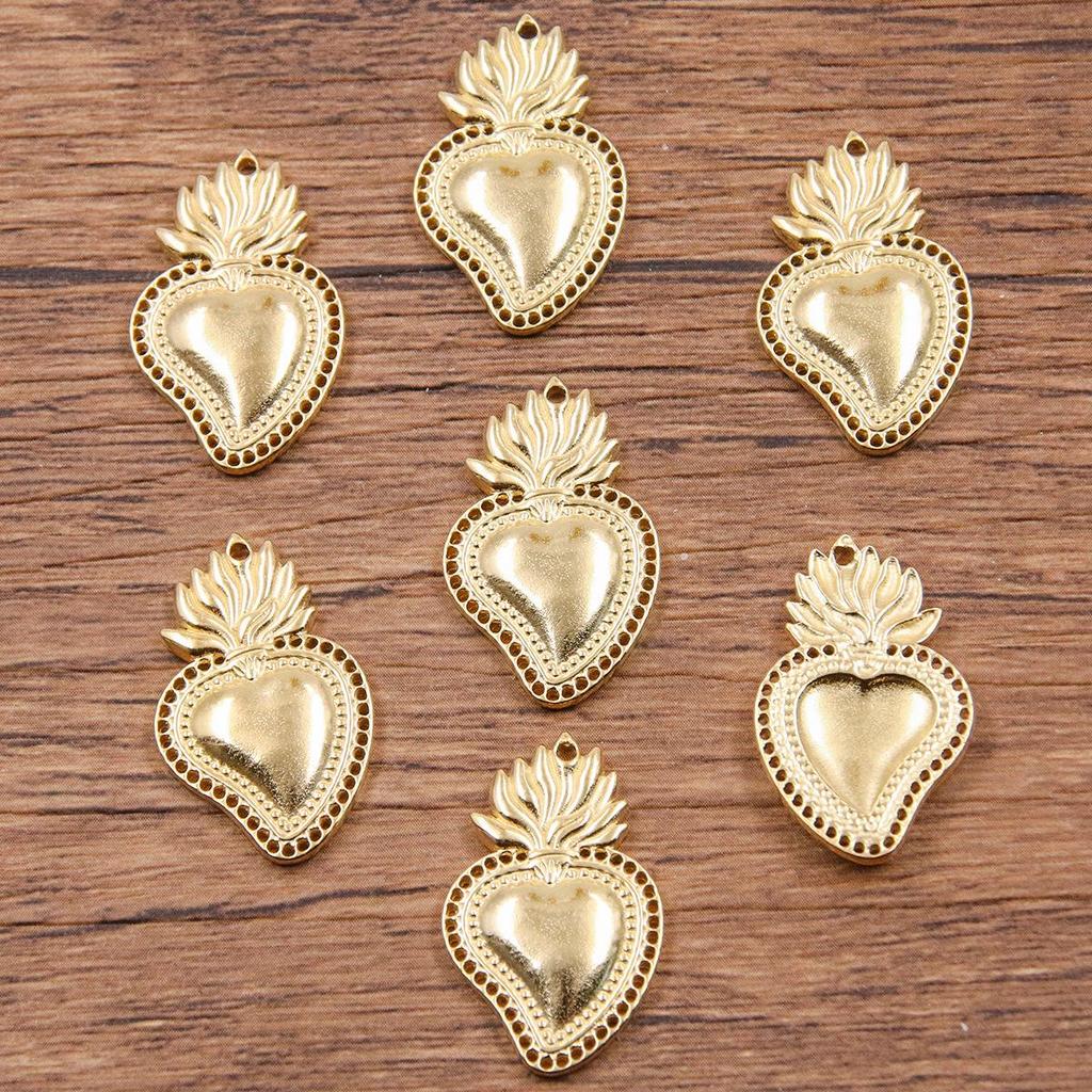 Gothic Heart Charms: Vacuum-Plated Stainless Steel Jewelry Accessories in 2 Colors and Multiple Styles for Halloween Pendants