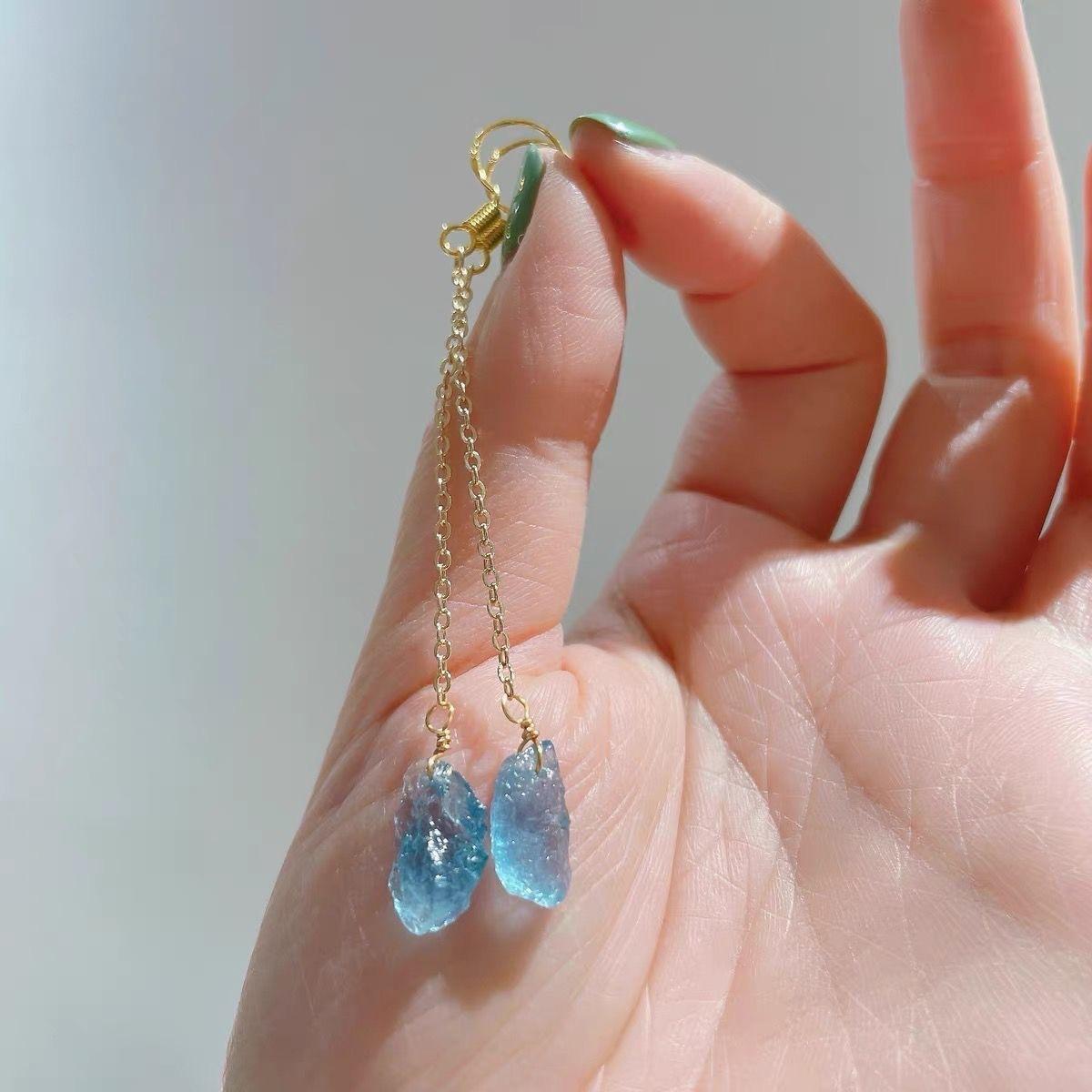 Qingxin, natural aquamarine rough stone, earrings, ear hooks, earrings.