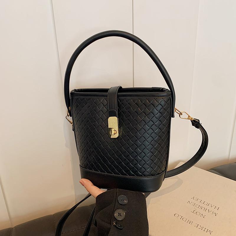 Fashionable Women s Bucket Bag With Beautiful Colors And Soft Medium Structure For All Day Wear Black