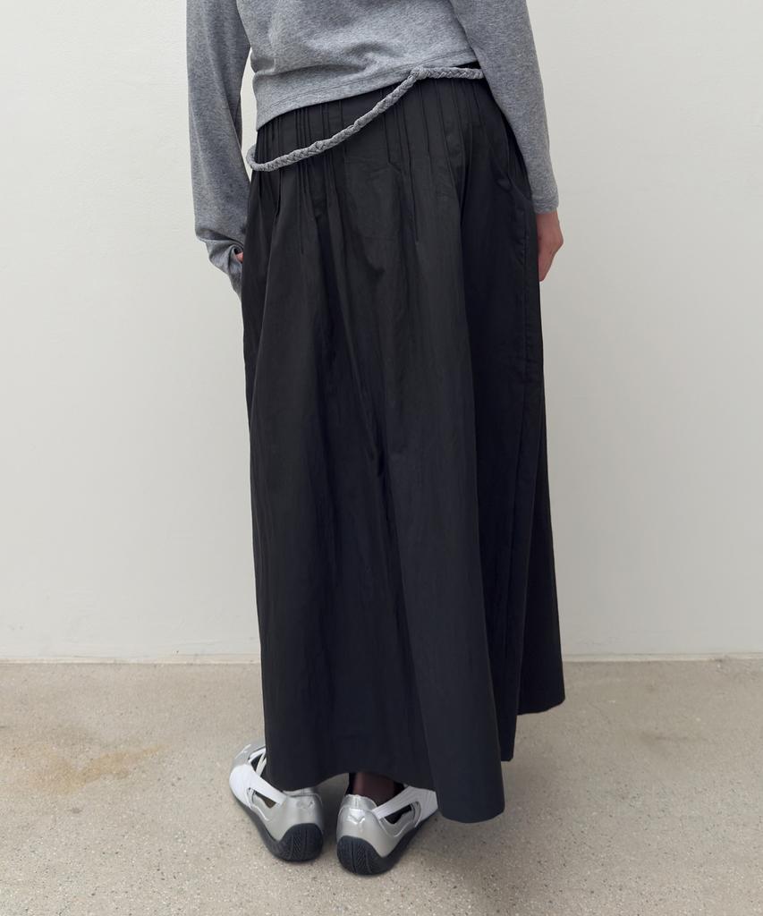 Daiaegeuneol Stitched Trapeze Skirt (Black)
