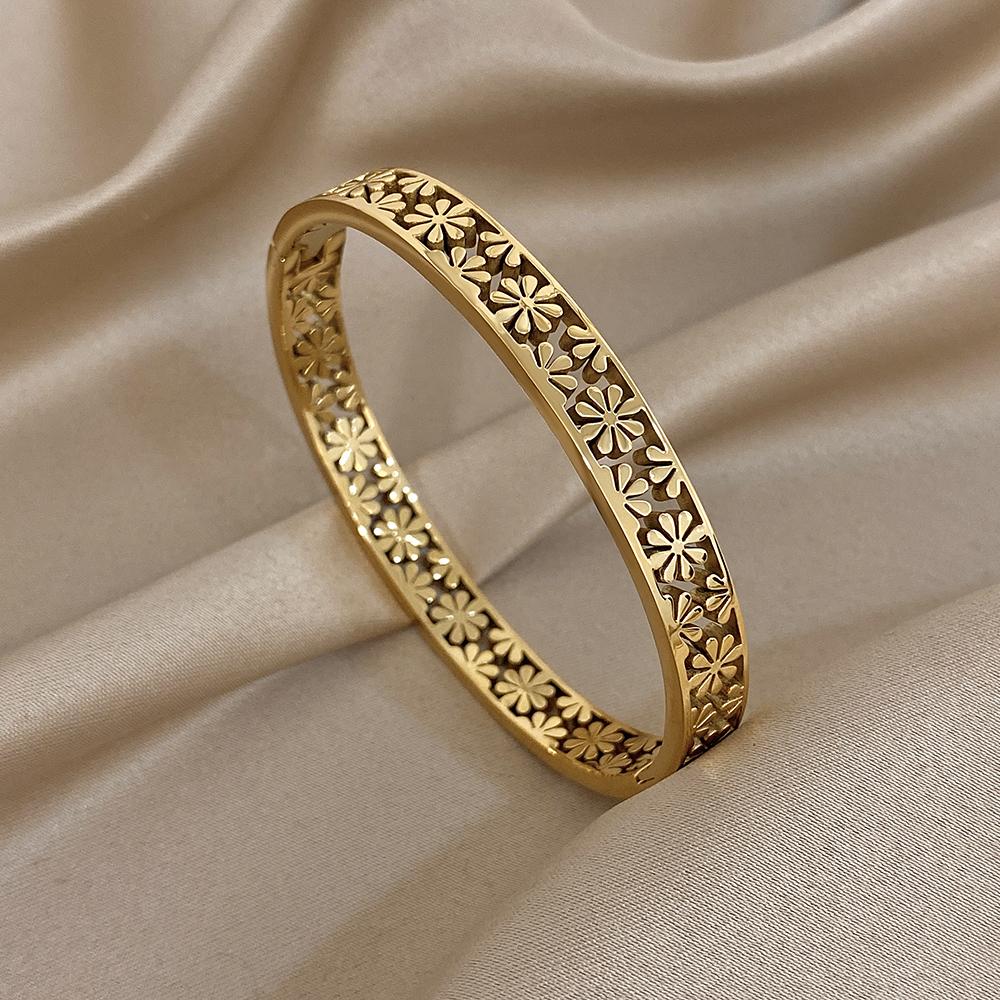 New Hollowout Flowers Rhinestones Stainless Steel Cuff Bracelet for Women Men Y2K Gold-plated Waterproof Charms Jewelry Gifts