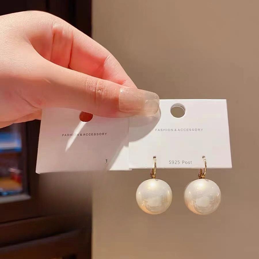 

Exaggerated Temperament Super Large Lustrous Shiny Pearl Pendant Hoop Earrings for Women Bride Banquet Retro Charm Jewelry Gifts