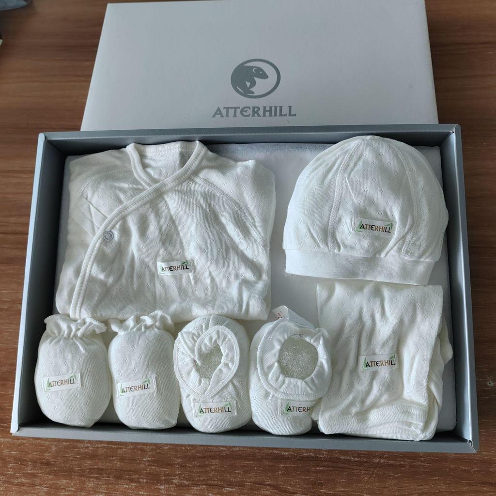 Vier Jahreszeiten Baby-Geschenkbox: Reine Baumwollkleidung & Zubehör für 100-Tage- und Vollmondfeiern.