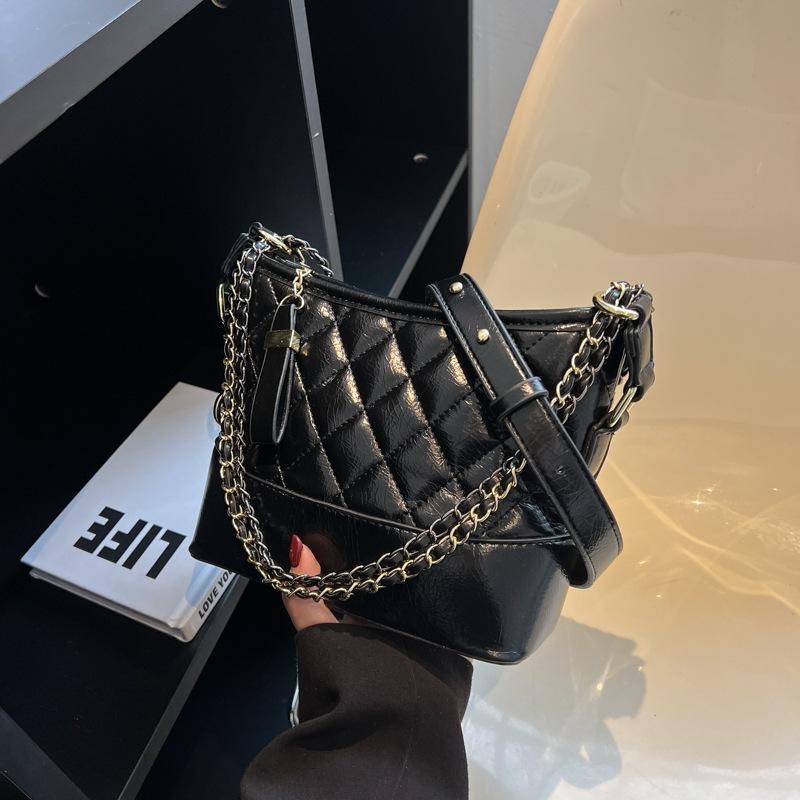This year's popular bag versatile women's bag 2025 new fashion diamond chain splicing single shoulder crossbody stray bag