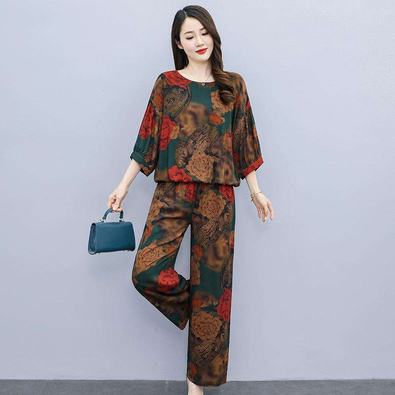 Retro Printed Wide-Leg Pants & Mid-Sleeve Round Neck Top - Elegant Two-Piece Set for Mothers