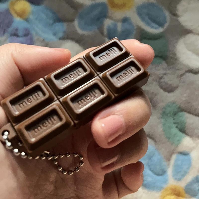 Heißer Japanischer Stil Simulierte Meiji Schokolade Fidget Spielzeug Biegsam Schnapp Geräusch Linderung Schlüsselanhänger Anhänger Kreatives Geschenk S
