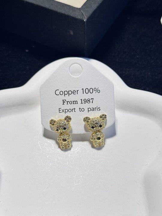 

New light luxury niche cute bear earrings simple and versatile exquisite high-end earrings ear jewelry