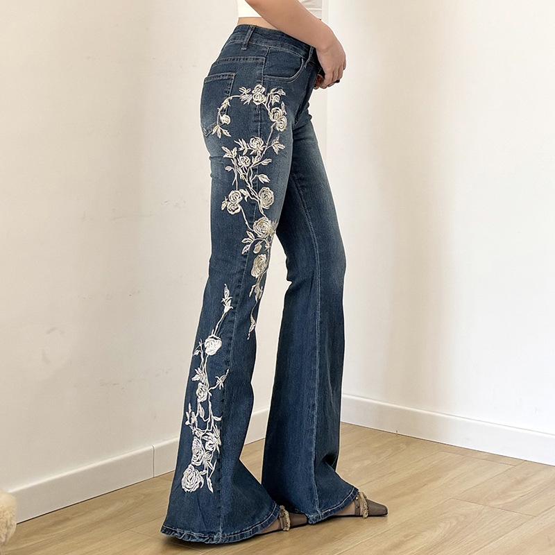 Y2K Gül İşlemeli Düşük Bel Mikro İspanyol Paça Kot Pantolon - Dar Kesim Günlük Pantolon