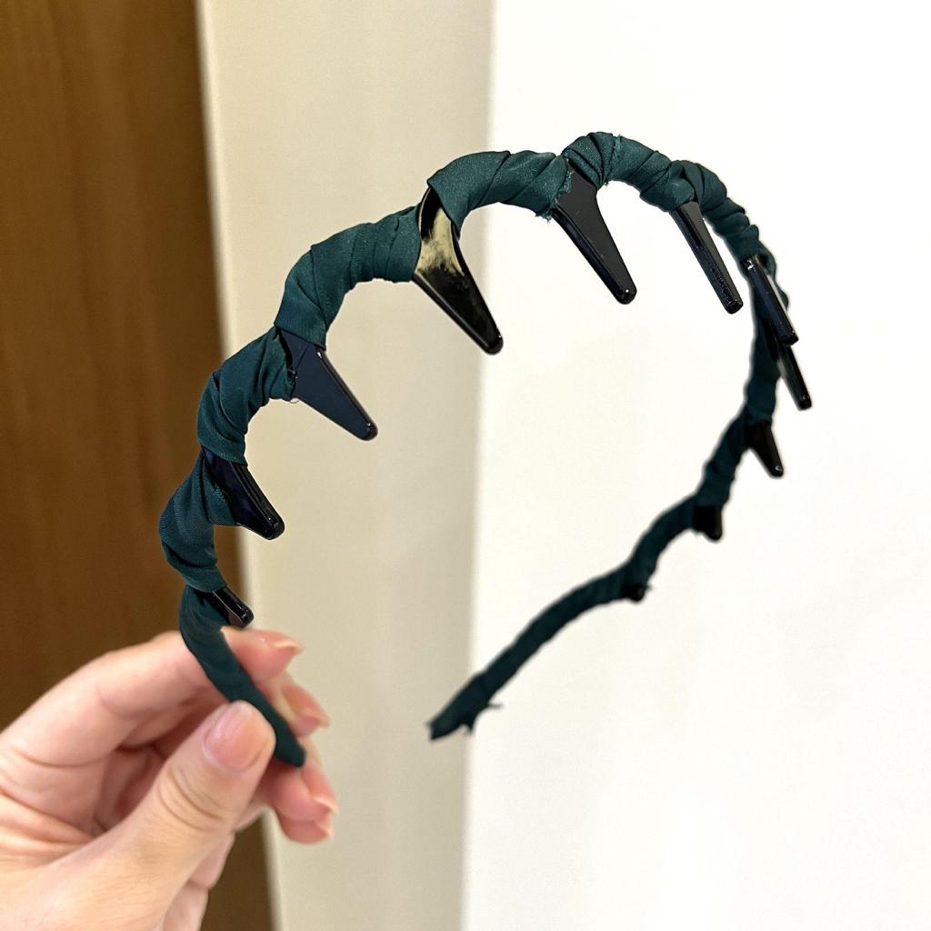 Opaska falowana antypoślizgowa z ząbkami - stylowa, idealna do mycia włosów i twarzy