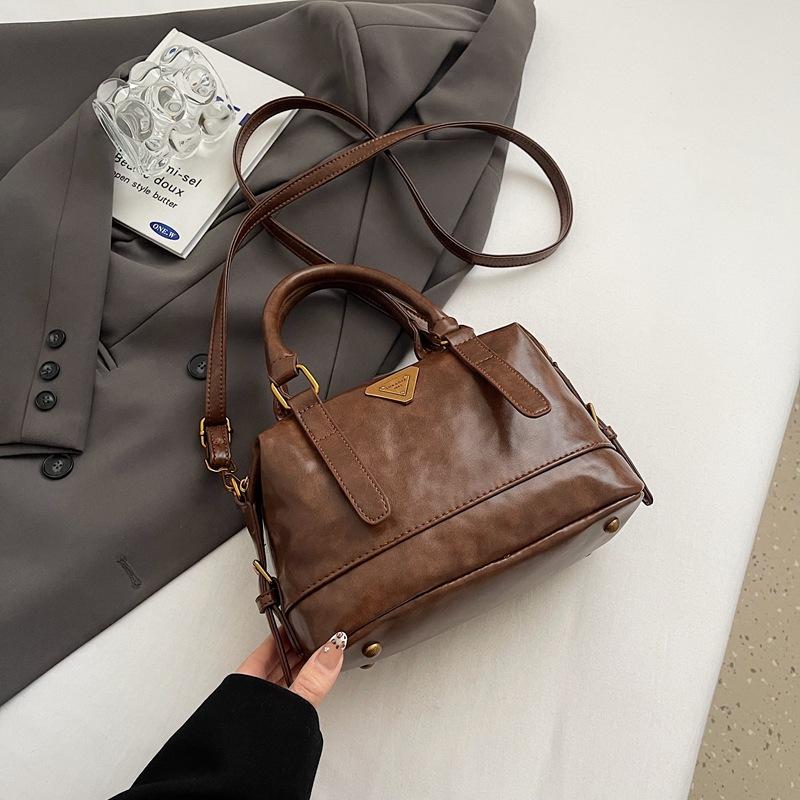 

Ретро портативная маленькая сумка женская 2025 новая мода кожа с масляной восковой пропиткой сумка-подушка универсальная на плечо сумка-мессенджер 24*11*15 коричневый