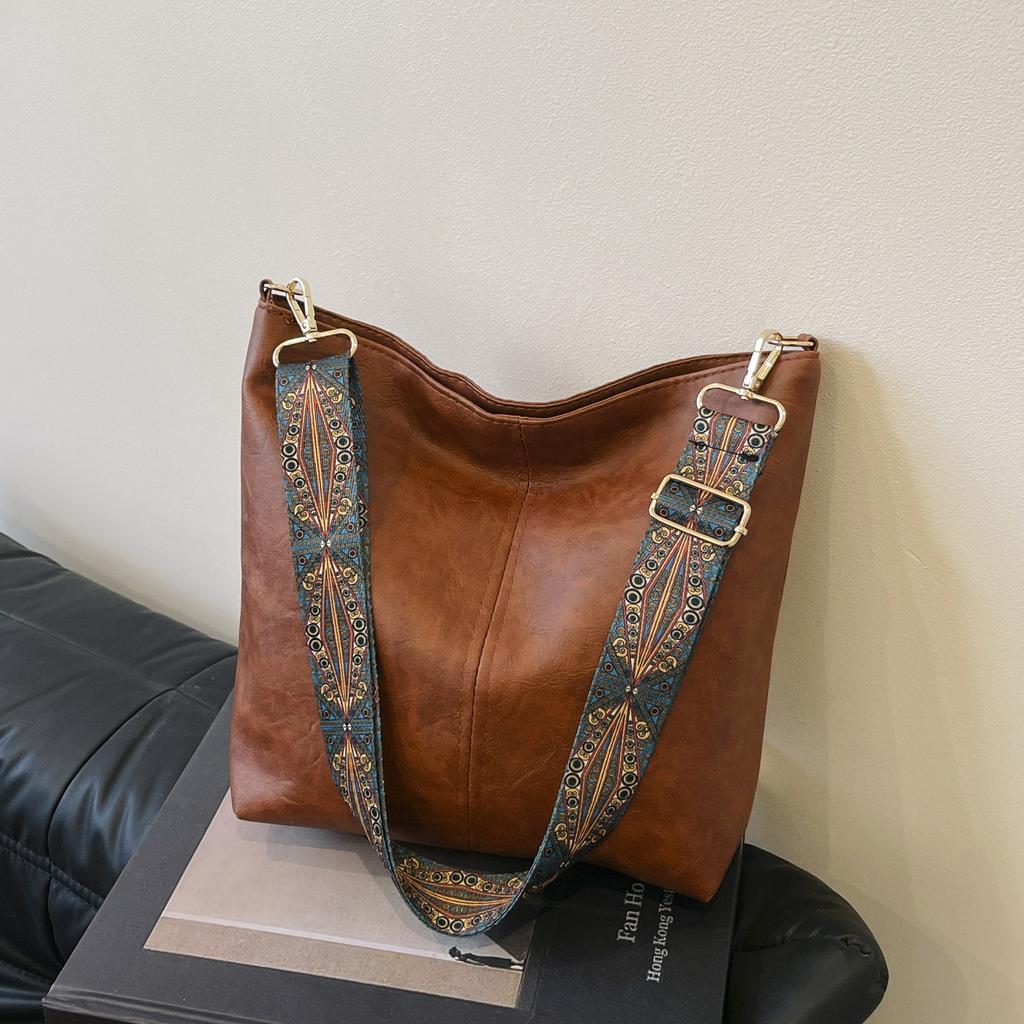 European and American New Fashi Tote Shoulder and Crossbody Large Capacity Bucket Bag Solid Color PU Women's Bag Street Trend