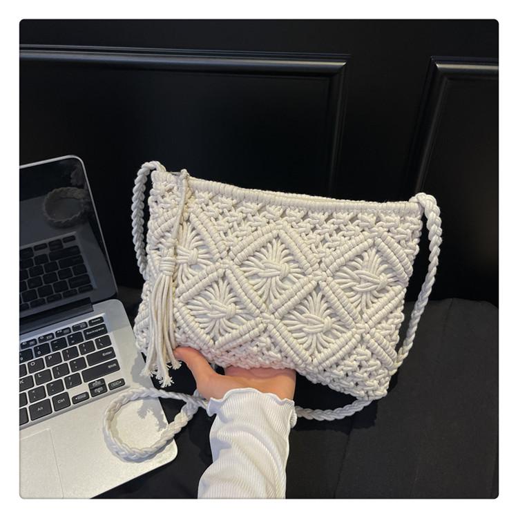 

Spring and summer niche hollow knitted cotton bag small square bag new vacation shoulder bag messenger bag білий