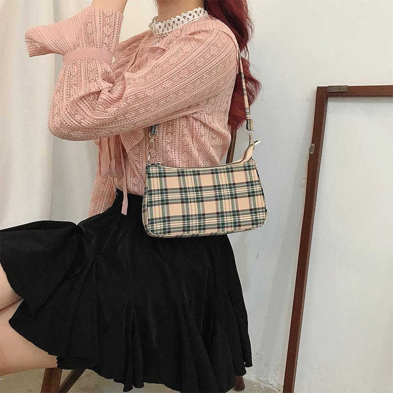 Sommerliche, schlichte und modische orange karierte Tasche im gleichen Stil, Crescent Art Bag, eine Schultertasche für die Achsel