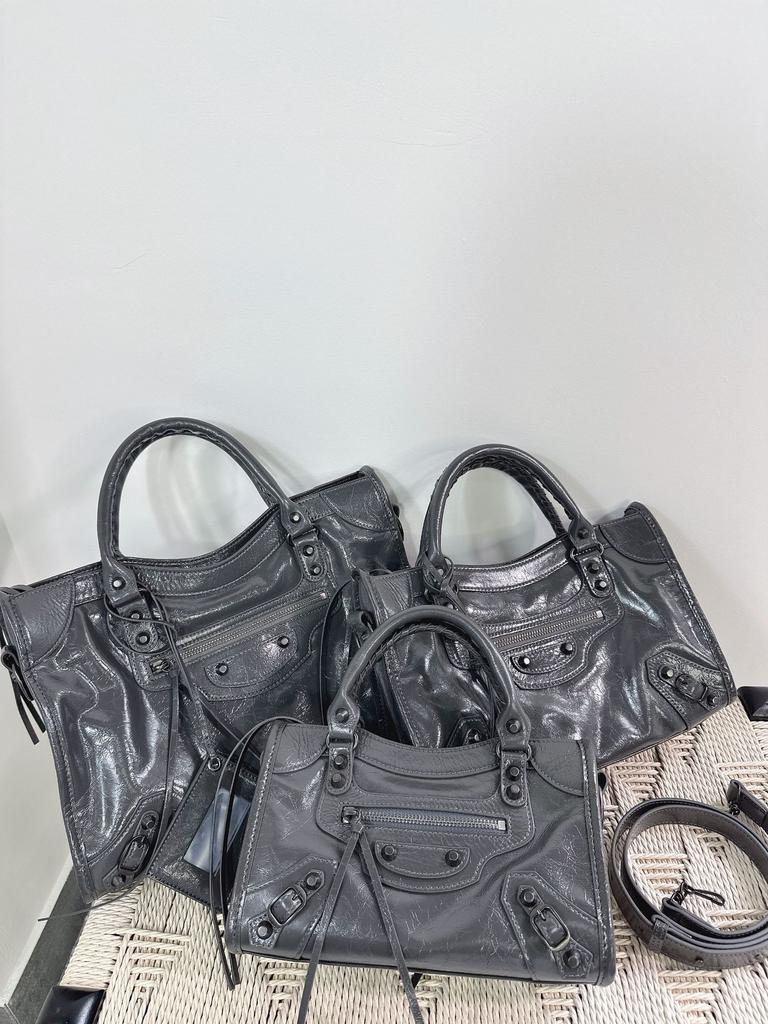 Hot Girl Cool Studded Caggle Motorcycle Bag Twist Tote Bag Oil Wax Cowhide Tote Bag Women's Single Shoulder Underarm Bag