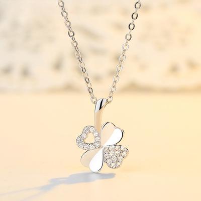 Pırlanta kakmalı dört yapraklı yonca kolye kadın modası basit niş tasarım kolye ucu hafif lüks köprücük kemiği zinciri