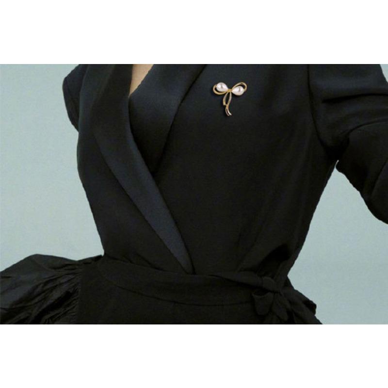 Bow Brooch A Must-have for Women's Neckline Reduction Pin for Fixing Clothes Collar Pin and Anti-glare Buckle