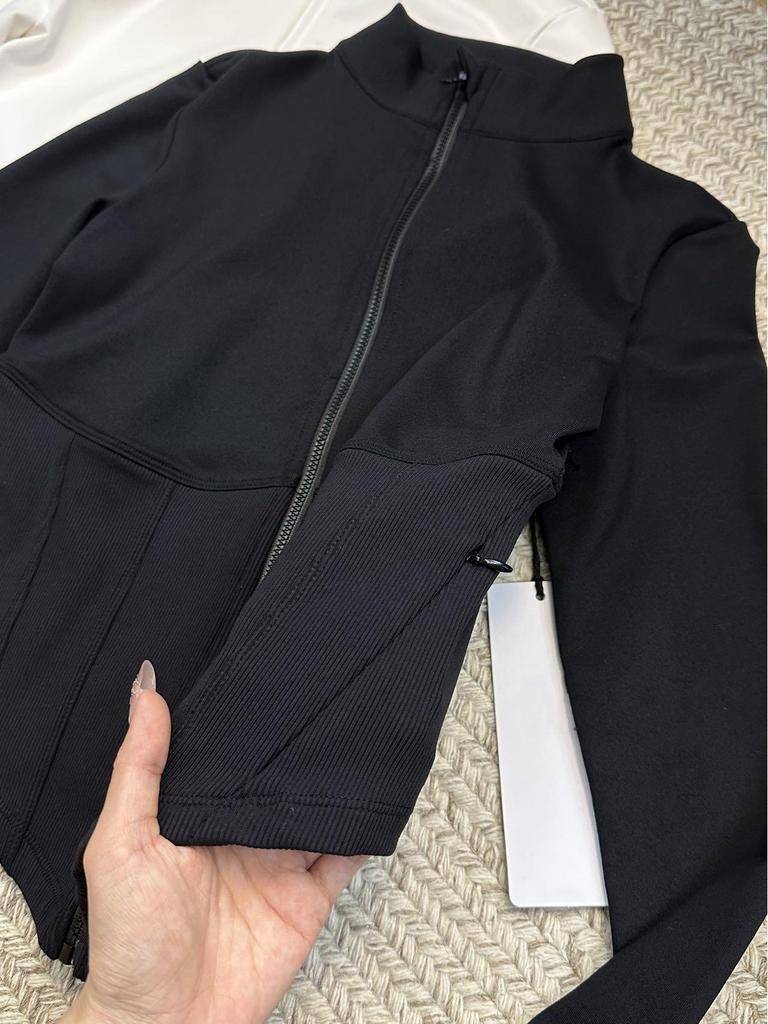 ALO Yoga Schlank geschnittene Langarm-Radjacke mit Stehkragen und Taillenraffung