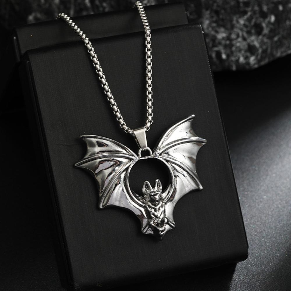 European and American Gothic Halloween Bat Necklace Men's Accessories Retro Personality Vampire Bat Pendant