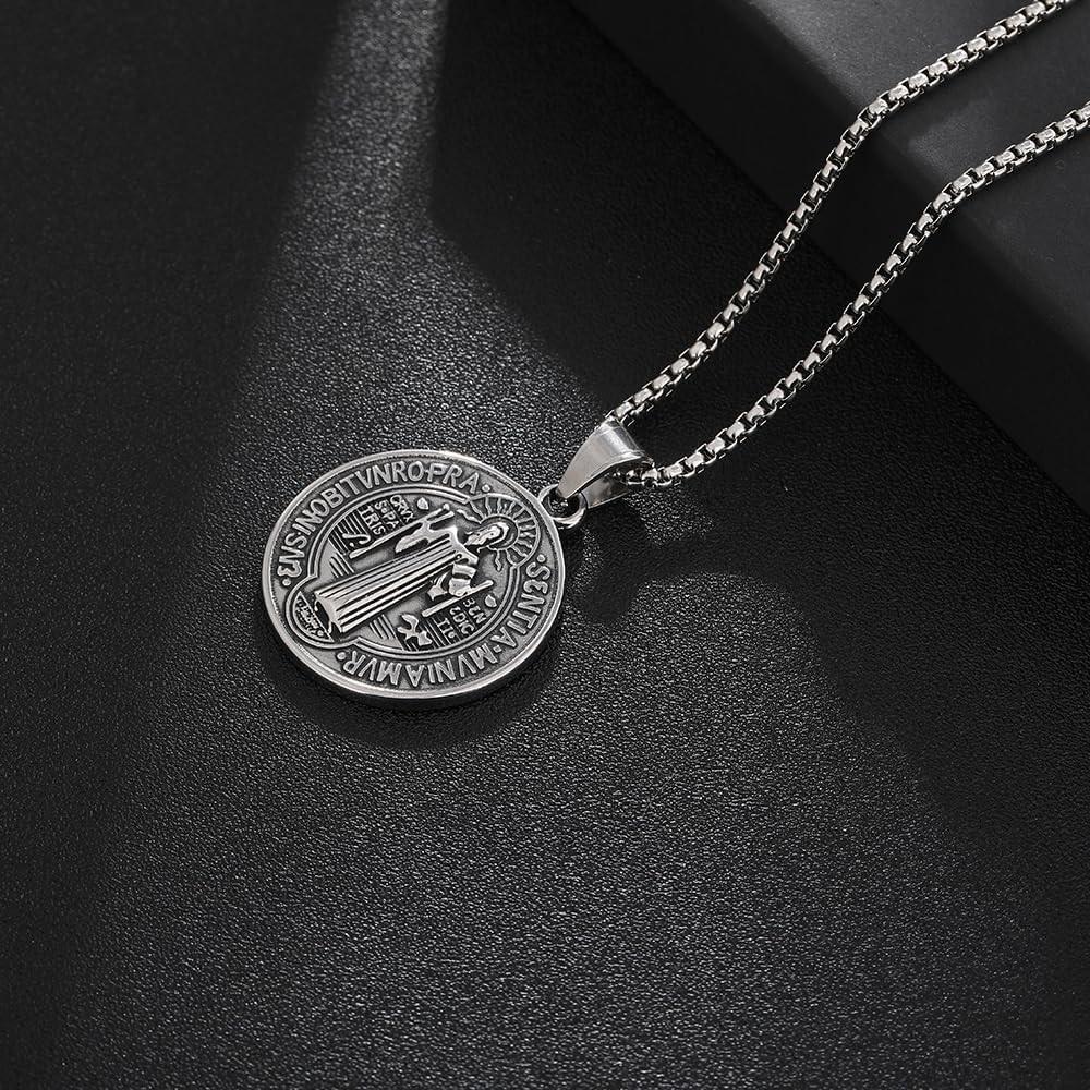 Collana Medaglia dell'Esorcismo di San Benedetto - Ciondolo Croce Romana Cristiana Cattolica in Acciaio Inossidabile - Medaglia Amuleto Santo Patrono Gioielli Religiosi