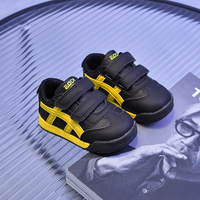 

Boys and girls 2025 autumn new sports and leisure board shoes children s shoes medium and small children s leather breathable white shoes 21-25 yards, 5 pairs in one hand