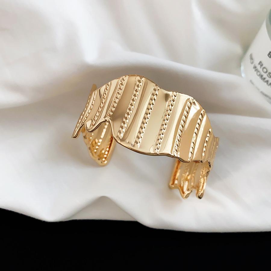 Geometric Pleated Cuff Bracelet: High-End Fashion Jewelry for Women